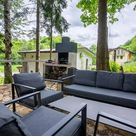 Апартаменты Tarcin Forest A Frame